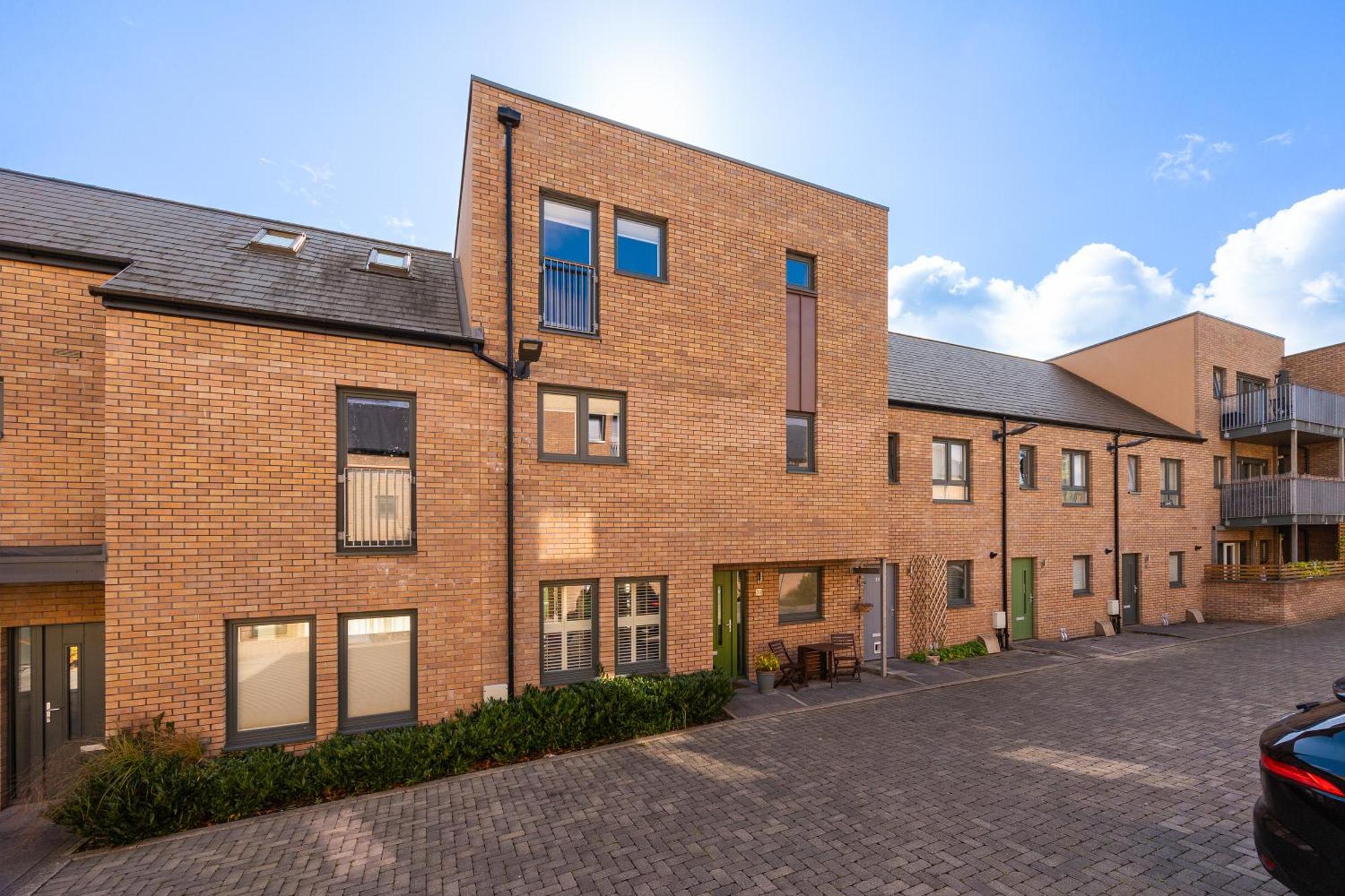 Gorgeous Central 3 Bed House Free Parking & Garden - Edinburgh — Photos 2